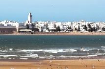 ​De jeunes volontaires marchent à Essaouira pour l'enfance et l'avenir