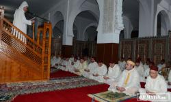 S.M. le Roi, Amir Al Mouminine, accomplit la prière du vendredi à la mosquée Ghinya à Al-Hoceima